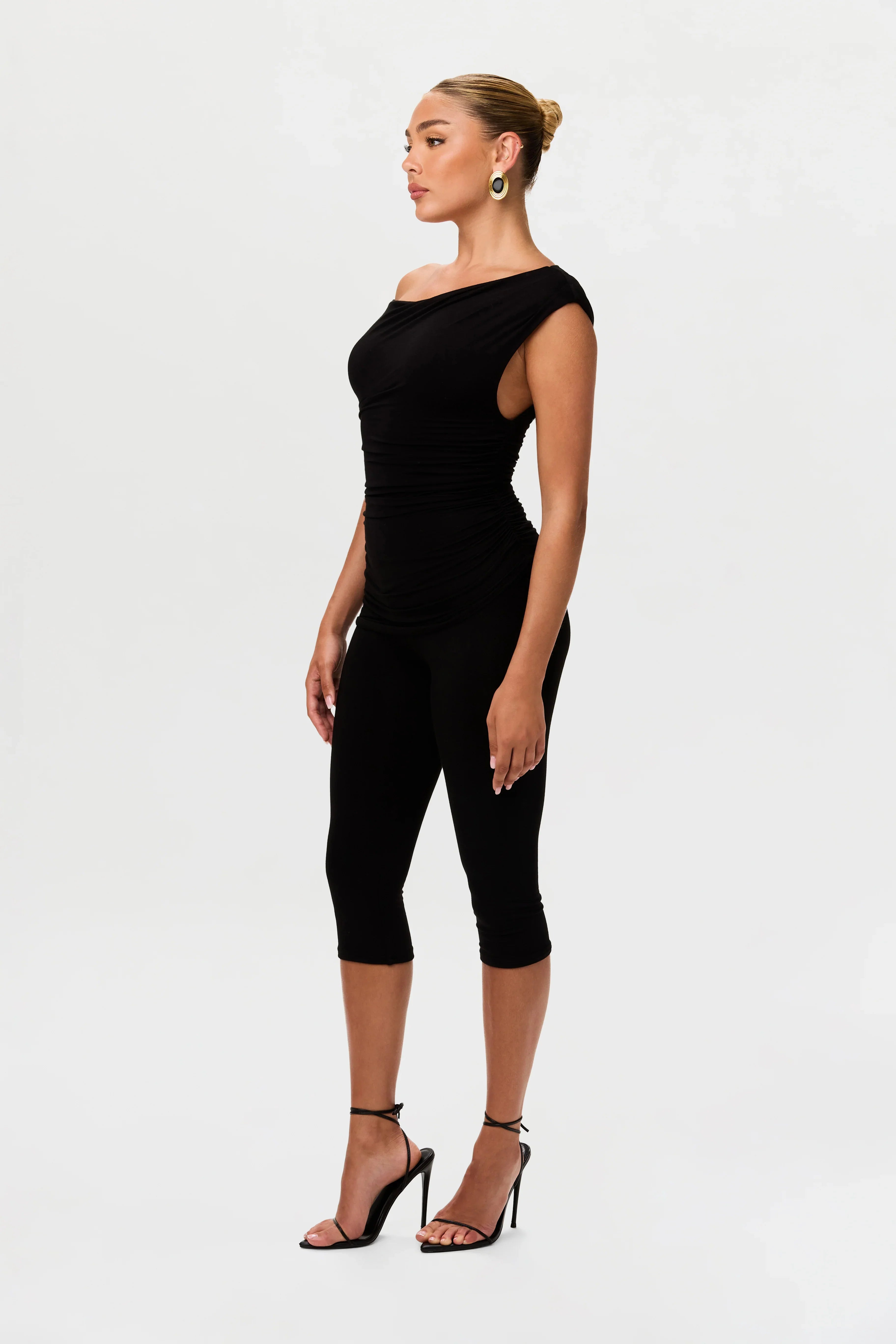 Smooth Sculpt Capri Legging