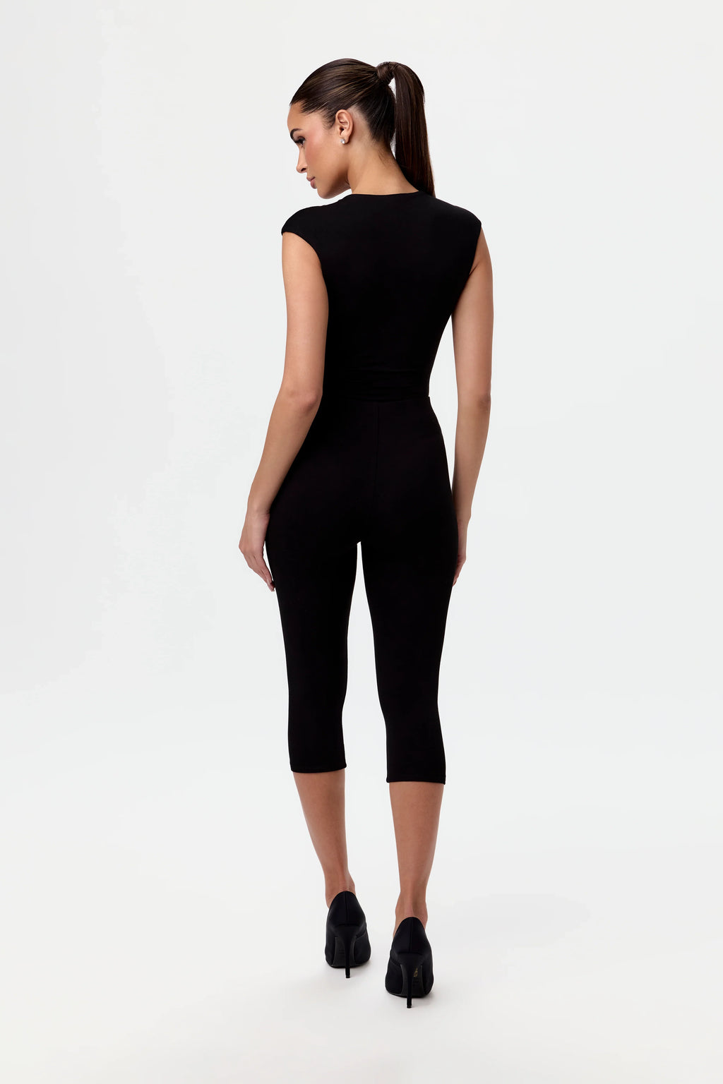 Smooth Sculpt Capri Legging