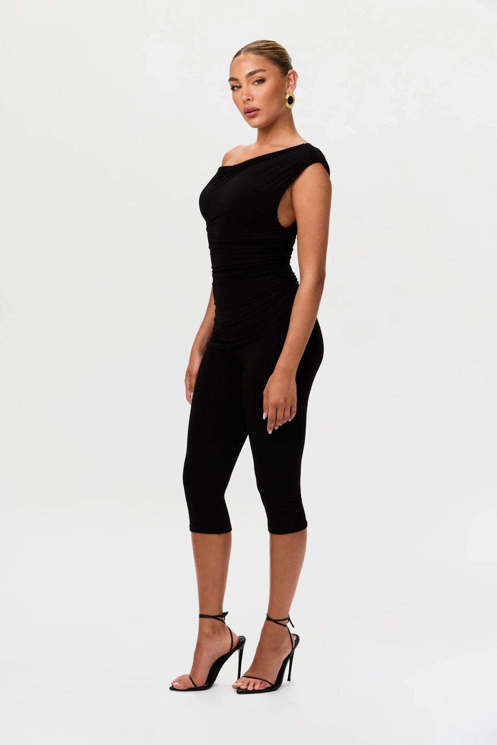 Smooth Sculpt Capri Legging