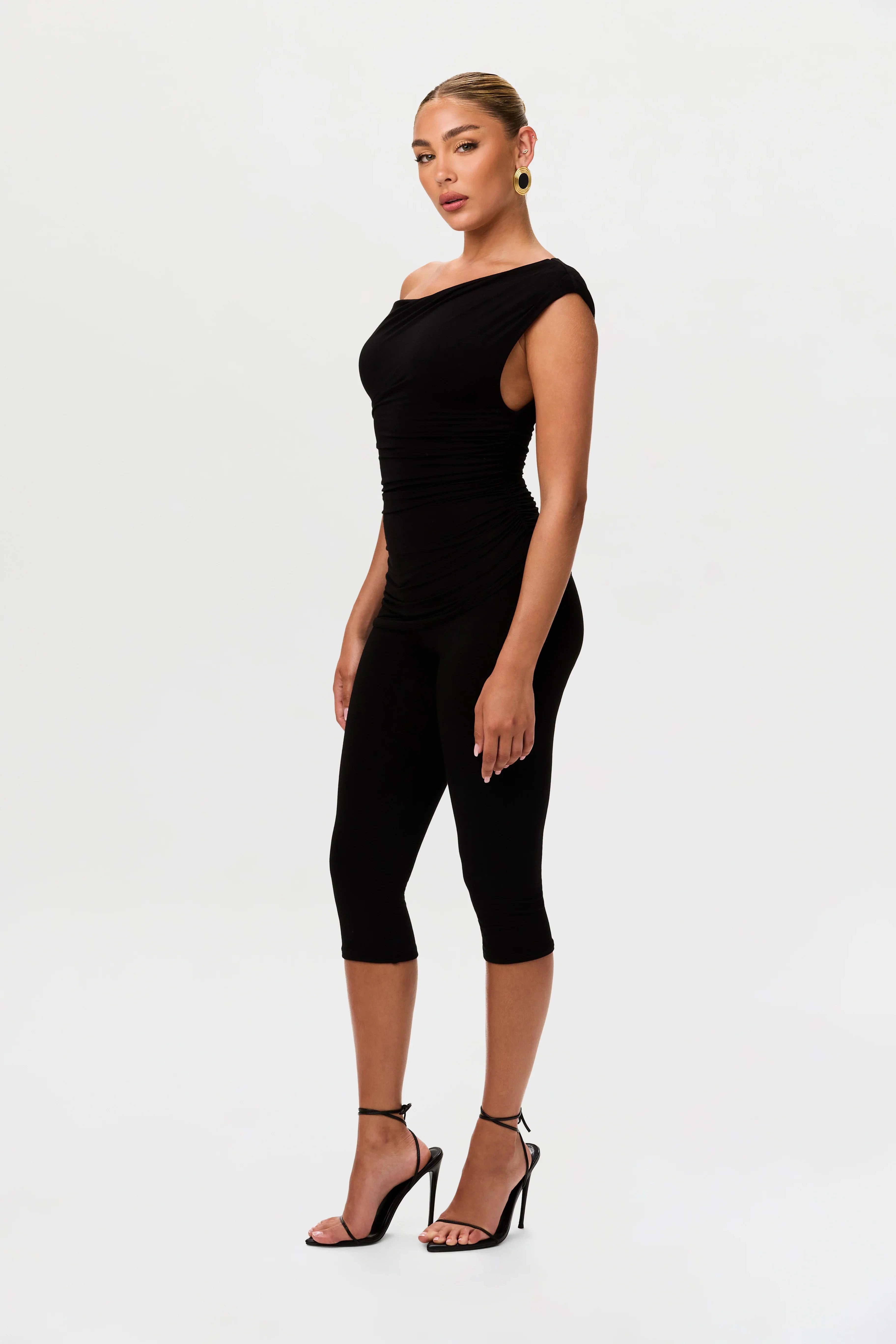 Smooth Sculpt Capri Legging