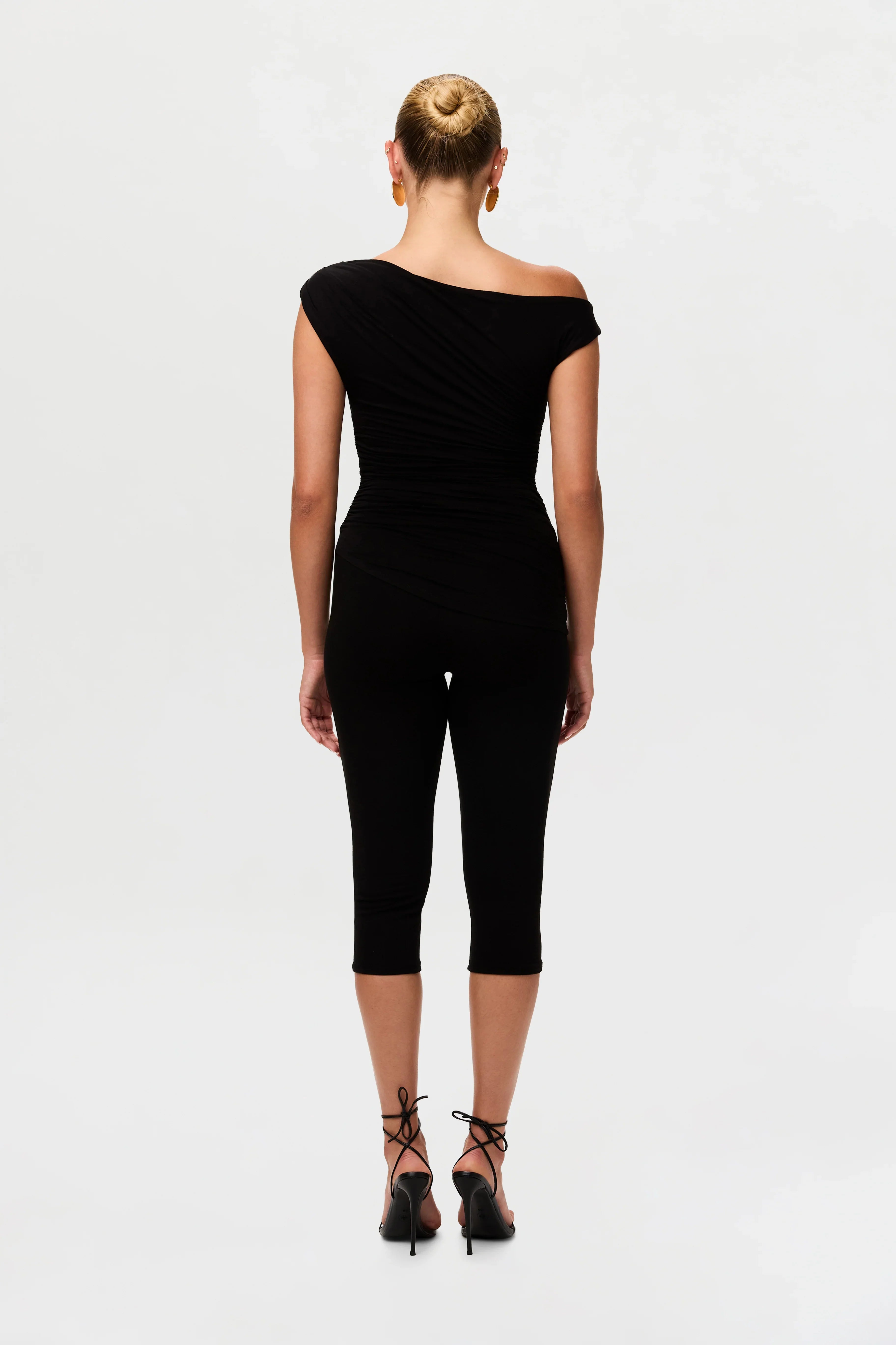 Smooth Sculpt Capri Legging
